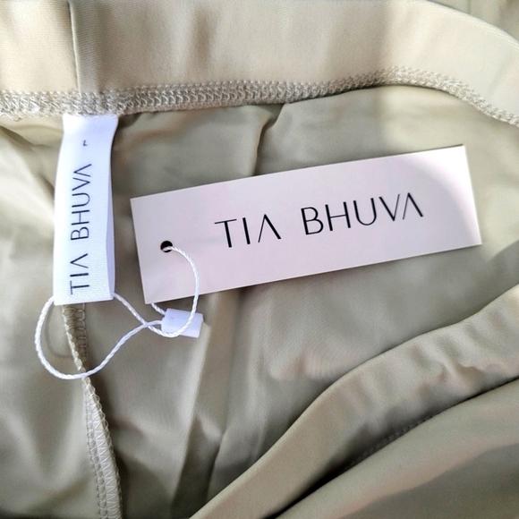 TIA BHUVA Nude Saree Silhouette Short (36") - Picture 4 of 6